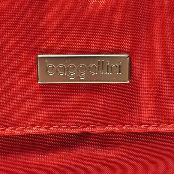 Baggallini Mini Red Crossbody Wristlet Detachable Strap Pockets - Picture 9 of 9